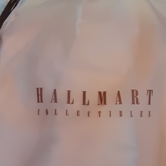 HALLMART COLLECTIBLES Satin Pillowcase & Eye Mask - Picture 3 of 6
